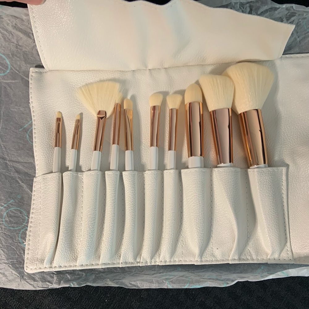 la beauté Soi Makeup Brush set NWOT
